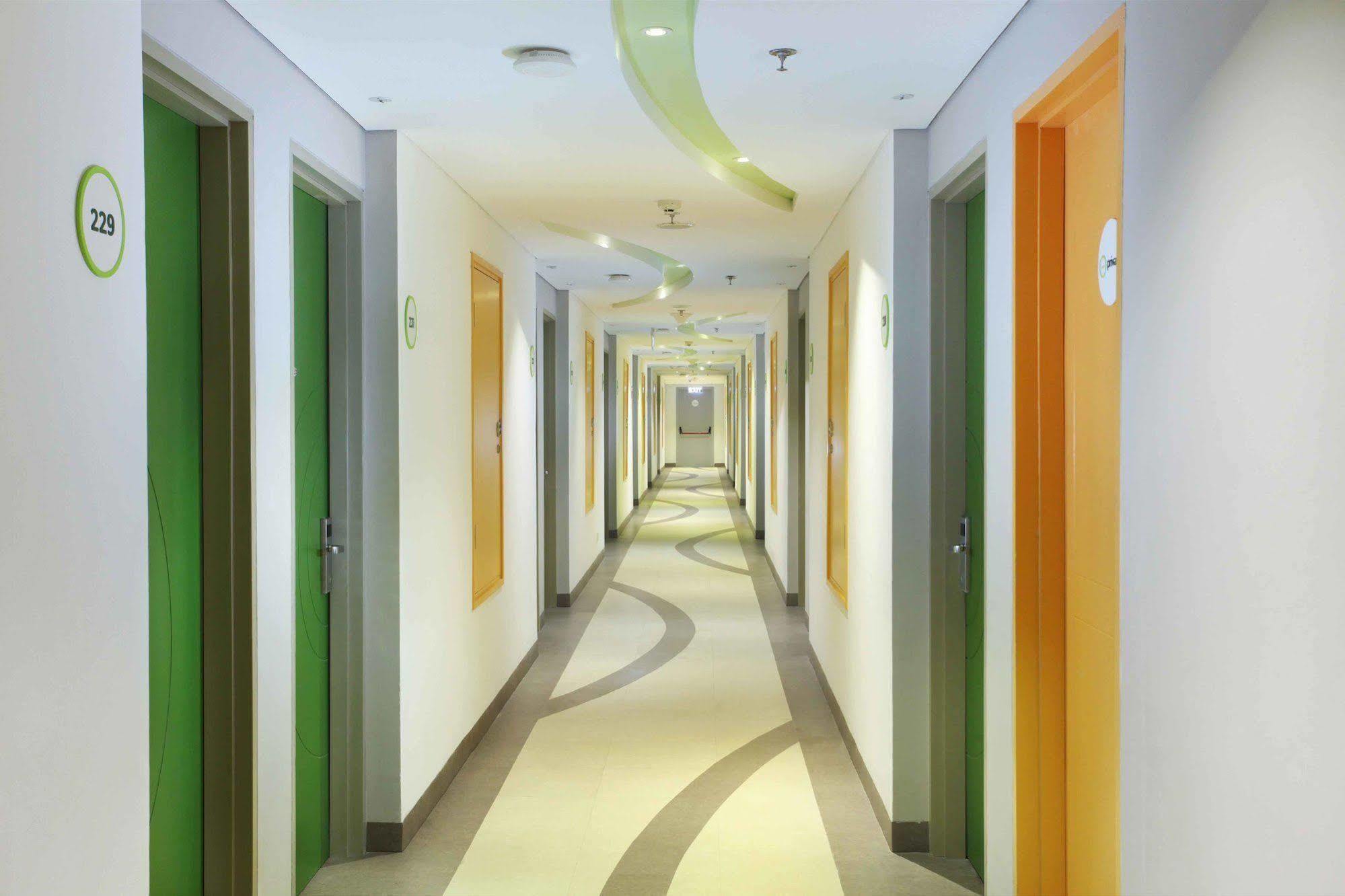 Zest Airport Jakarta By Swiss-Belhotel International Tangerang Exterior foto